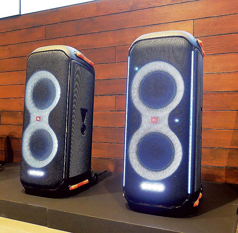 「JBL PartyBox 710」を2台接続し、LEDで演出することも可能