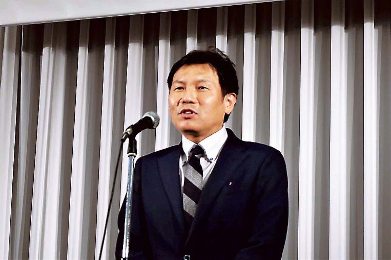 方針発表を行う高橋社長