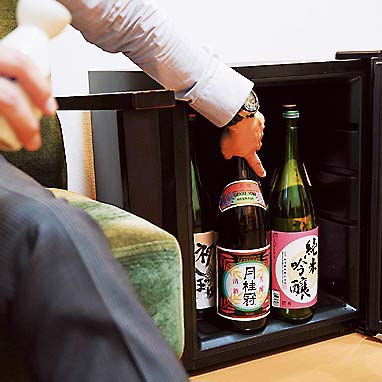 サンコーが日本酒冷蔵庫 一升瓶5本を立てたまま収納 | 電波新聞デジタル