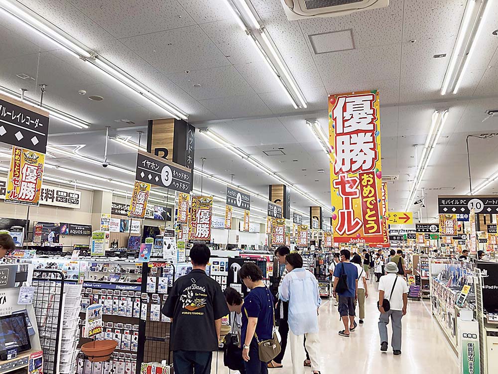 垂れ幕などを用意（上新電機西宮今津店）