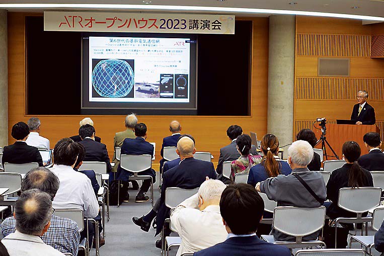 講演する浅見社長