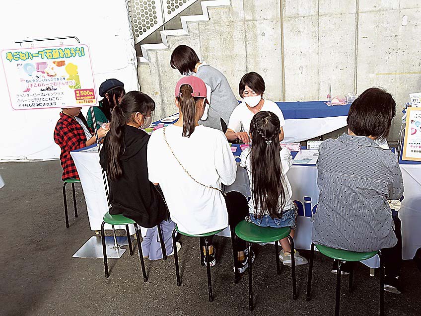 子どもたちが楽しめる体験コーナーも