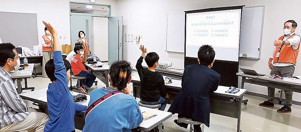 クイズでリサイクルを学ぶ子どもら