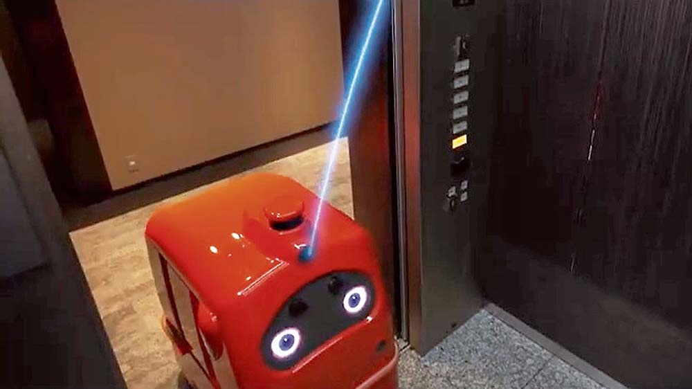 エレベーターと連動して移動するロボット