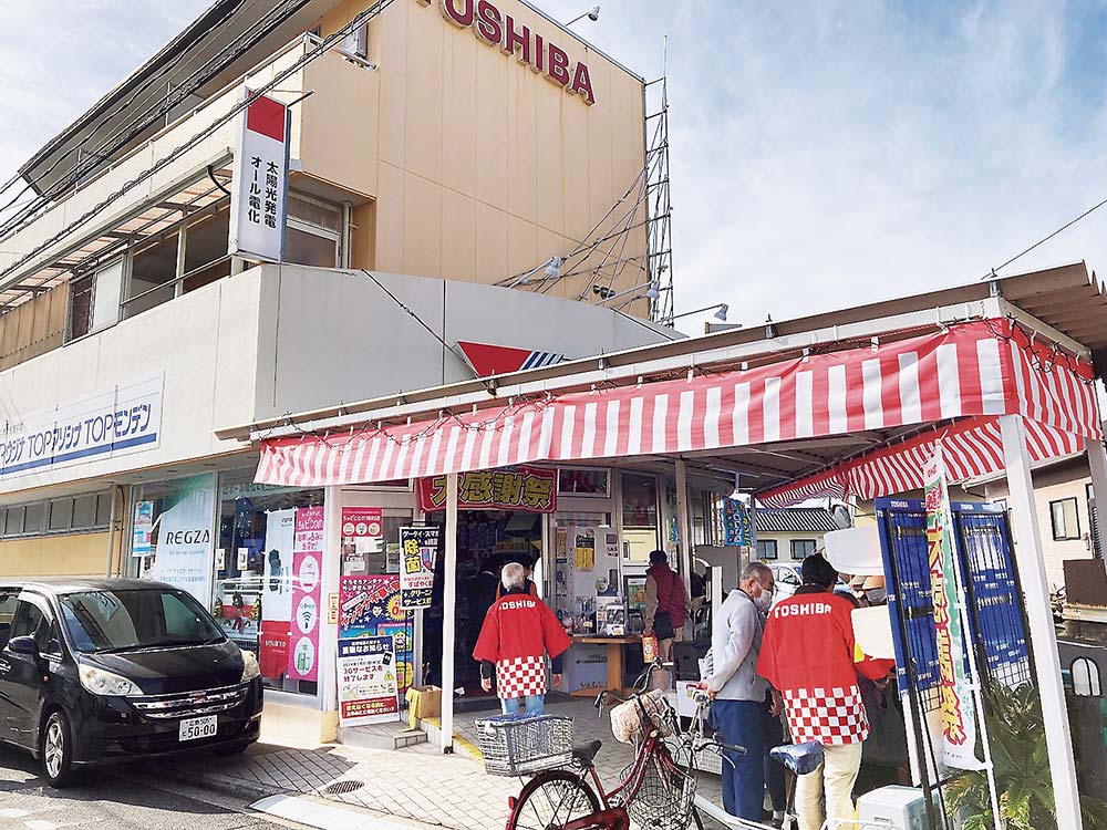 自転車や徒歩の来店客も多い