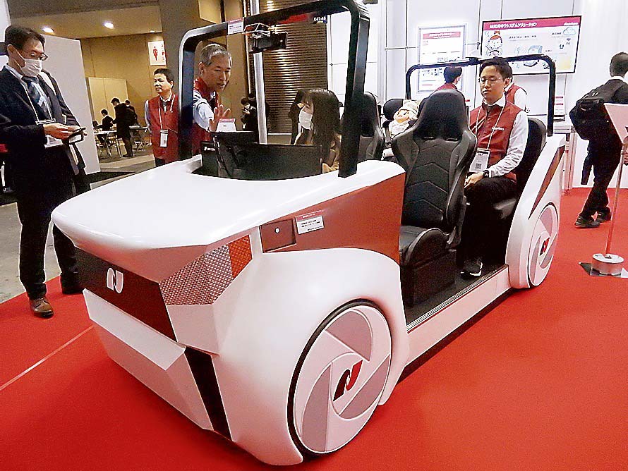 日清紡マイクロデバイスは「人とつながる近未来モビリティ」コンセプトカーを展示