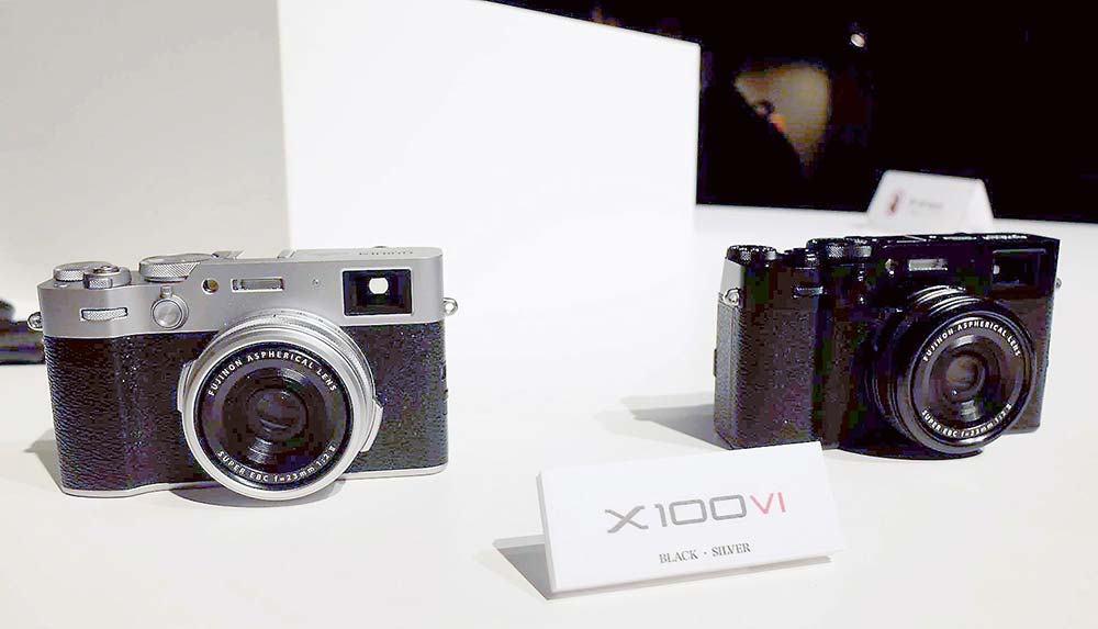 富士フイルムの「X100Ⅵ」。90周年記念モデルは約32万円の価格設定