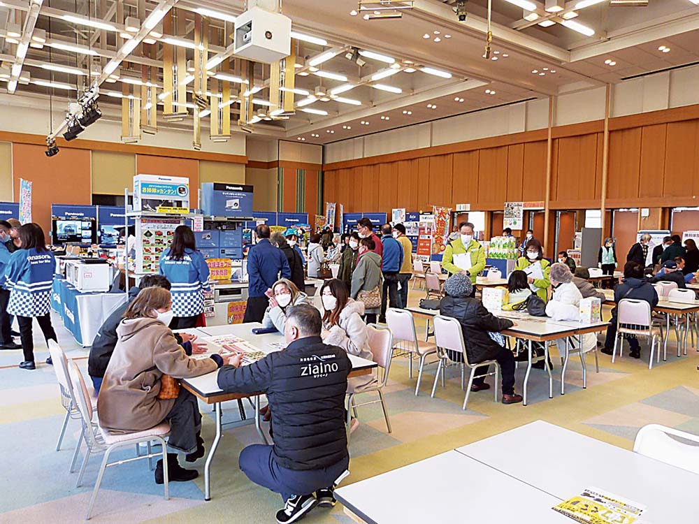 会場には多くの来場者が訪れた