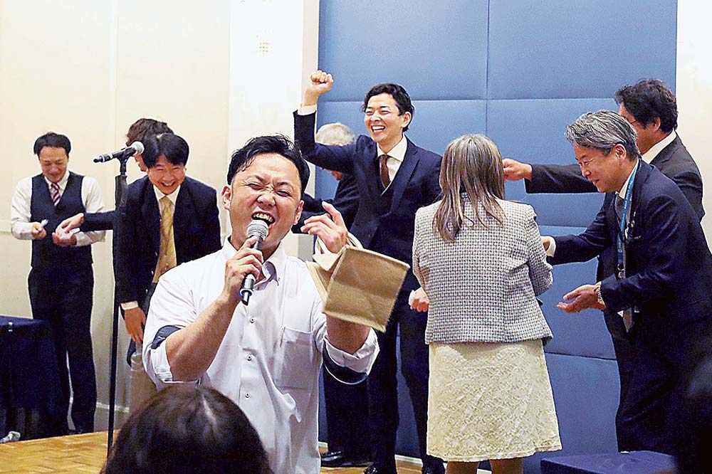 じゃんけん大会もあり、白熱した（手前が本橋事業戦略担当）