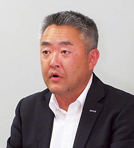 あいさつに立つ川田常務