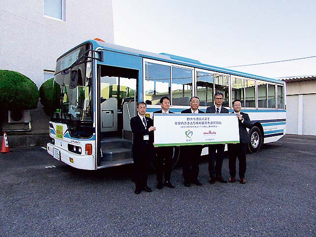 車室内置き去り検知装置の贈呈式の模様