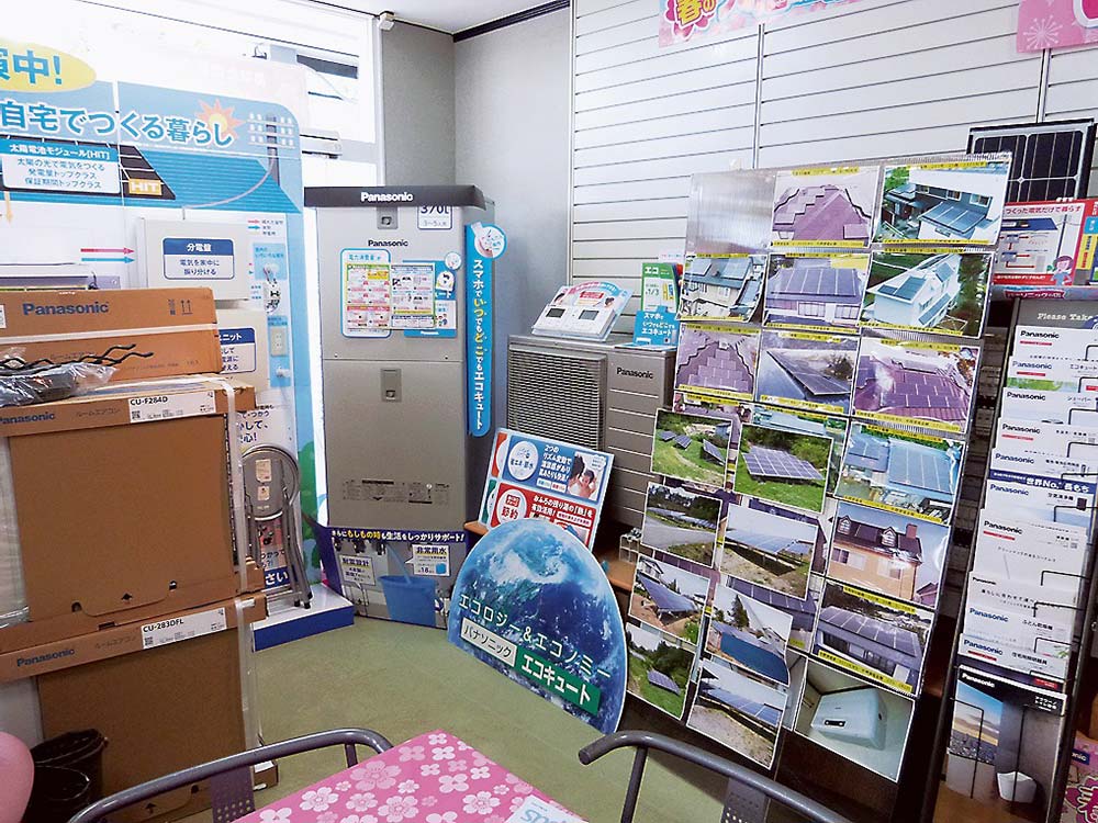 店内ではエコキュートなども展示