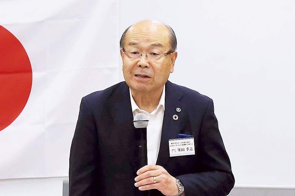 あいさつする峯田氏