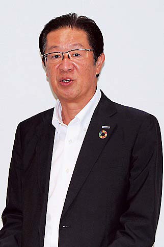 新社屋を説明する代社長