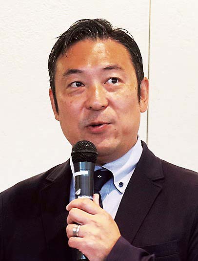 発表する遠山氏