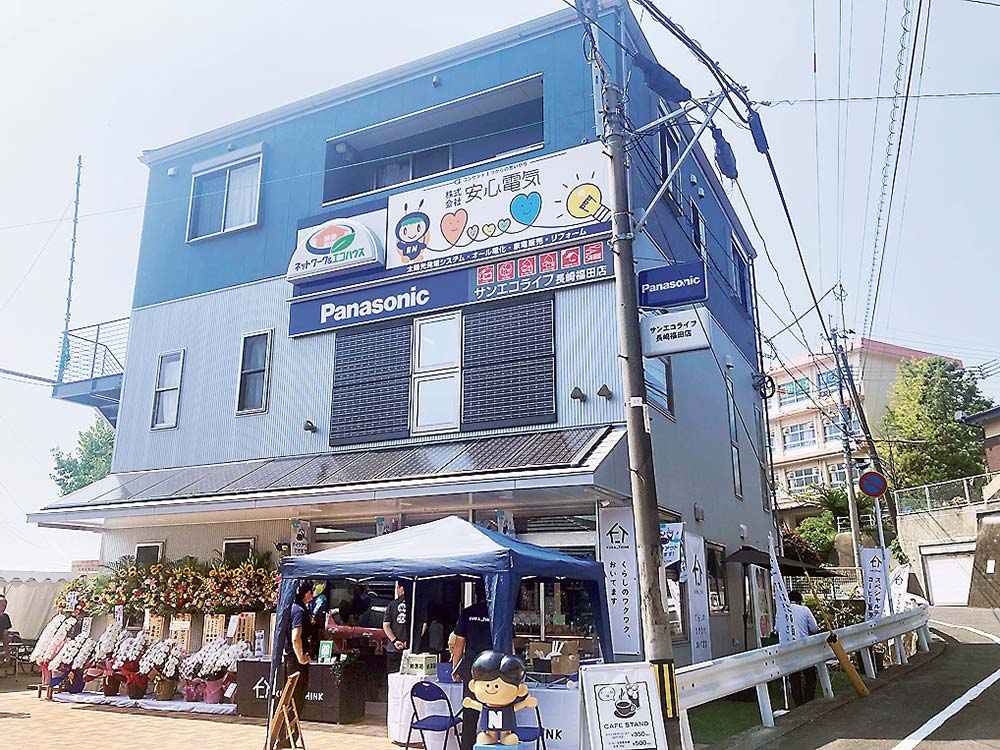 店舗は3階建て