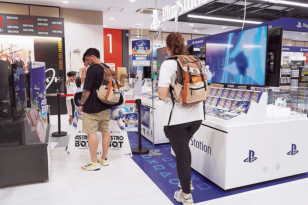 インバウンドでゲームやおもちゃが好調（上新電機日本橋店）