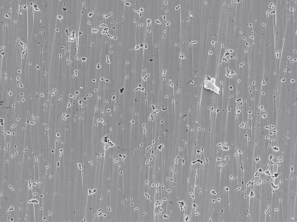 新たに発見した焼結助剤を添加して焼結させたSm₂Fe₁₇N₃焼結磁石断面の電子顕微鏡像