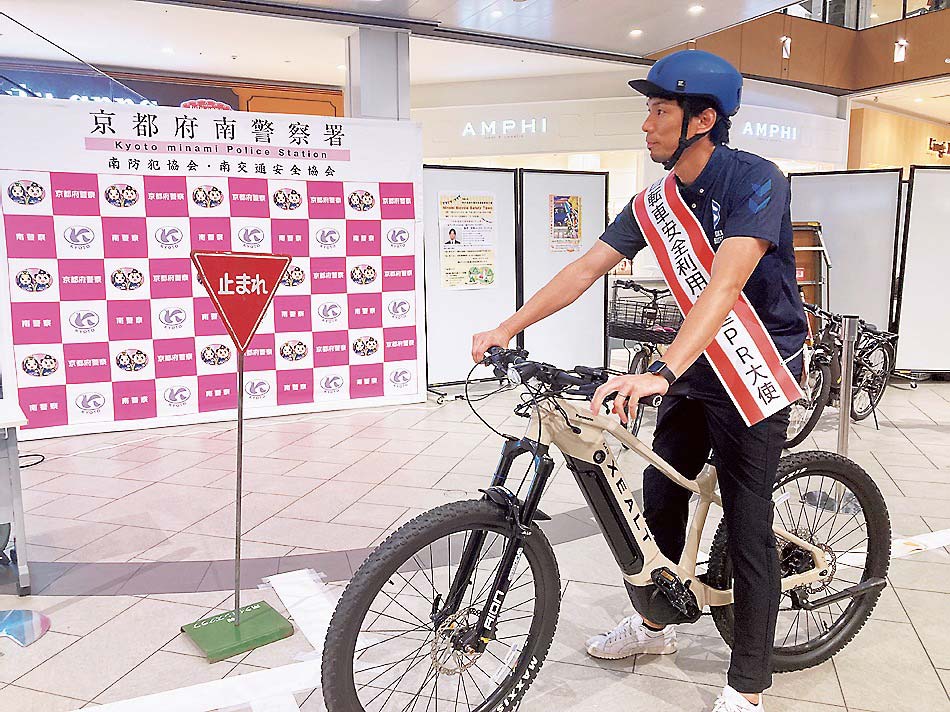 模擬走行する福澤氏