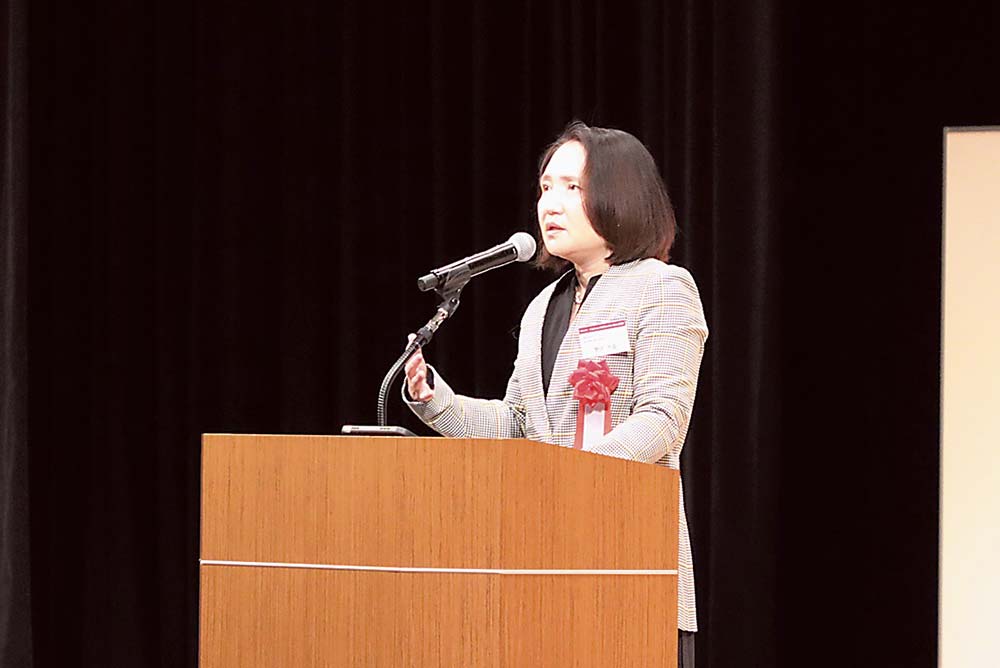 あいさつする野沢支社長