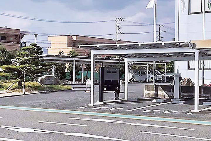 三重工場駐車場に設置したEV充電器とソーラーカーポート