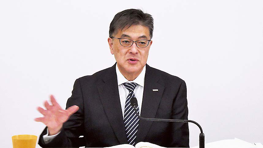 経営改革の会見に臨んだ楠見グループCEO