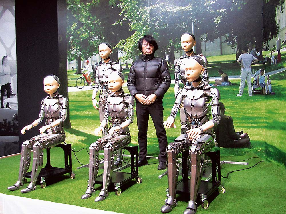 「いのちの未来」ではさまざまなロボットやアンドロイドを展示