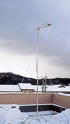 輪島市町野支所屋上に設置したアンテナ。輪島市町野地区全域をカバーした