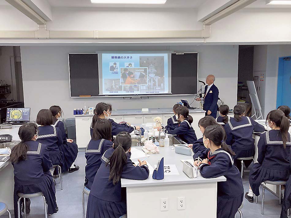 電子顕微鏡の仕組みを学ぶ（昭和女子大学付属昭和中学校）