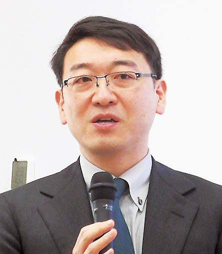 事業方針を説明する濱野氏