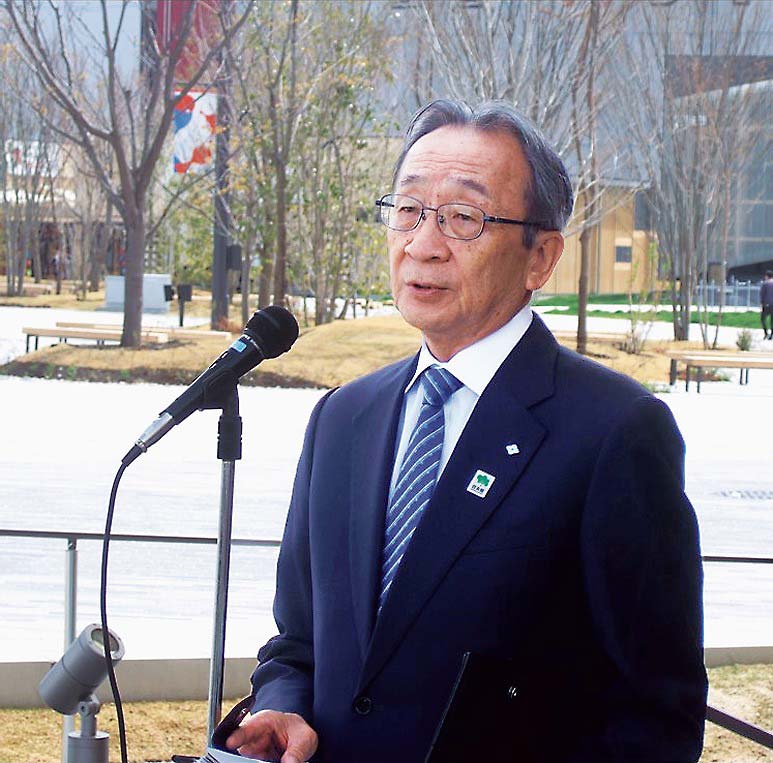 「子どもたちにもぜひ来場を」と語る中村委員長（住友館）