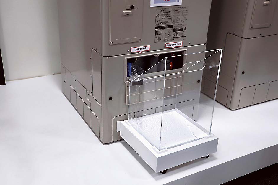災害時の取水も前面窓を開けるだけでできる