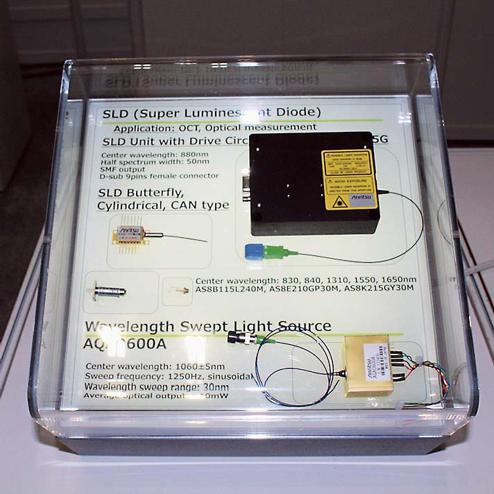 SLDユニット「AM8P8006SL45G」（上）、光源「AQA0600A」（下）