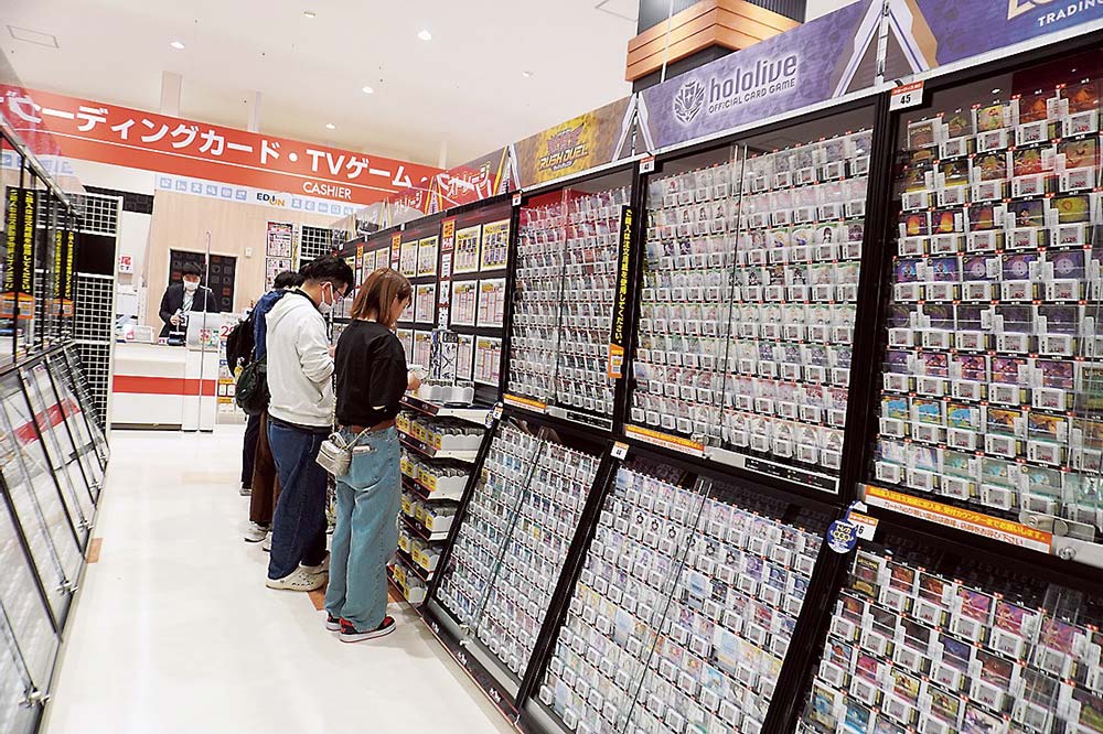 新設したトレカ・キャピタル。オープン当日は若いお客でにぎわった