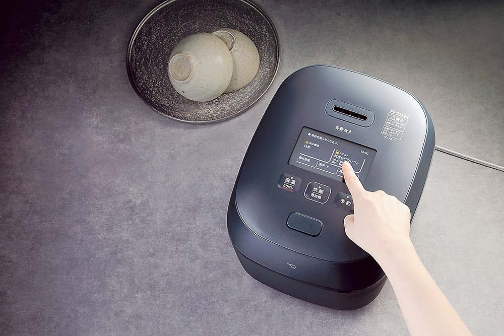 カラータッチ液晶を搭載しアドバイス機能やヘルプ機能でより使いやすくした