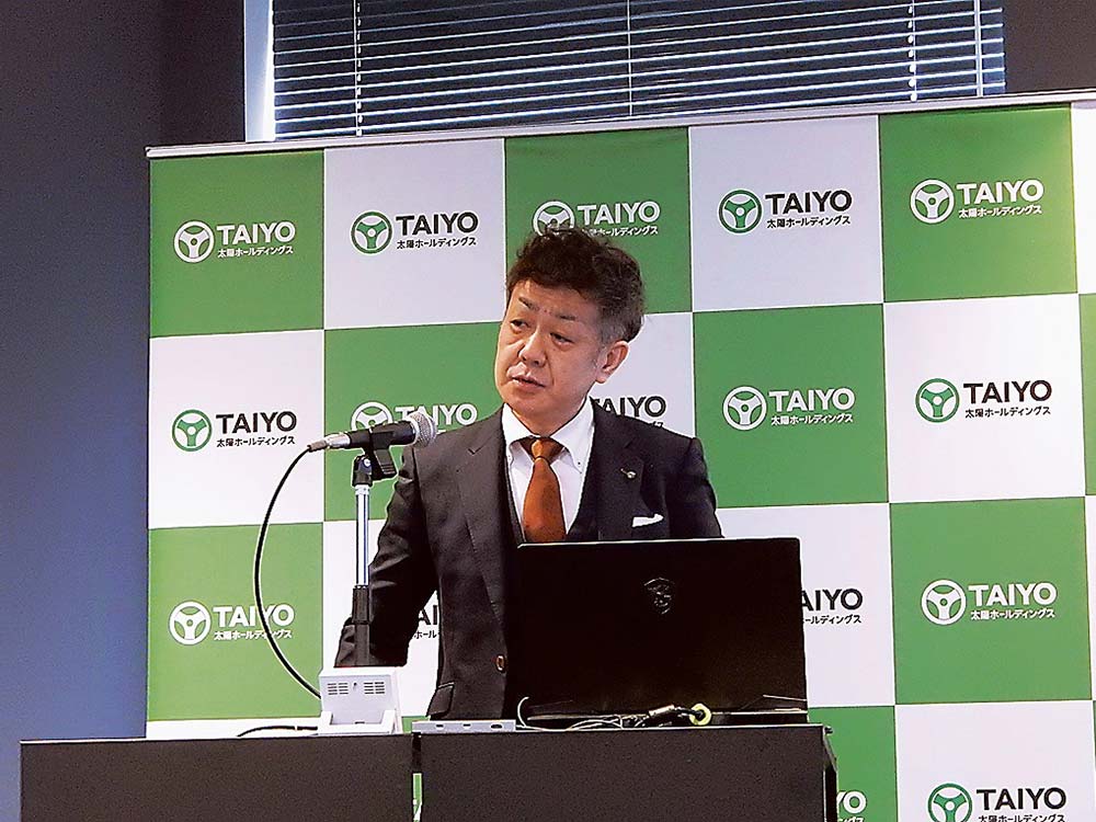 次世代放熱ペースト材料を紹介する宮部取締役