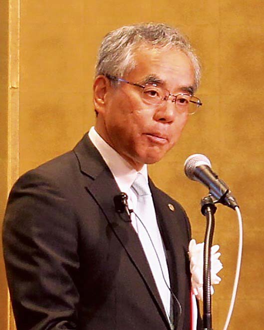 式辞を述べる山本会長