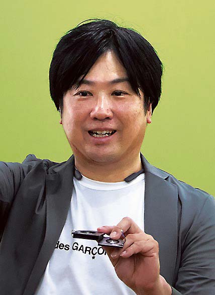 新製品について説明する伊藤社長