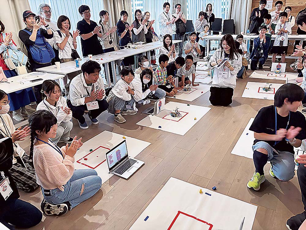 北欧パビリオンではロボット・プログラミング教室を実施