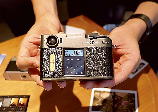 フィルムカメラモードでは設定枚数を撮影するまで写真はすぐに確認できない