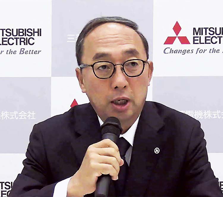 説明する漆間社長
