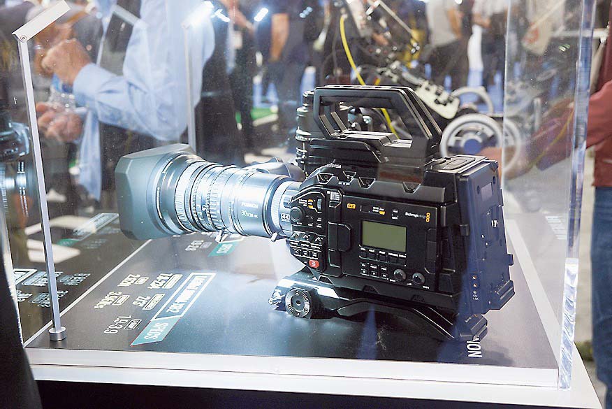 開発発表した4K対応放送用ズームレンズ「LA30x7.8BRM-XB2」