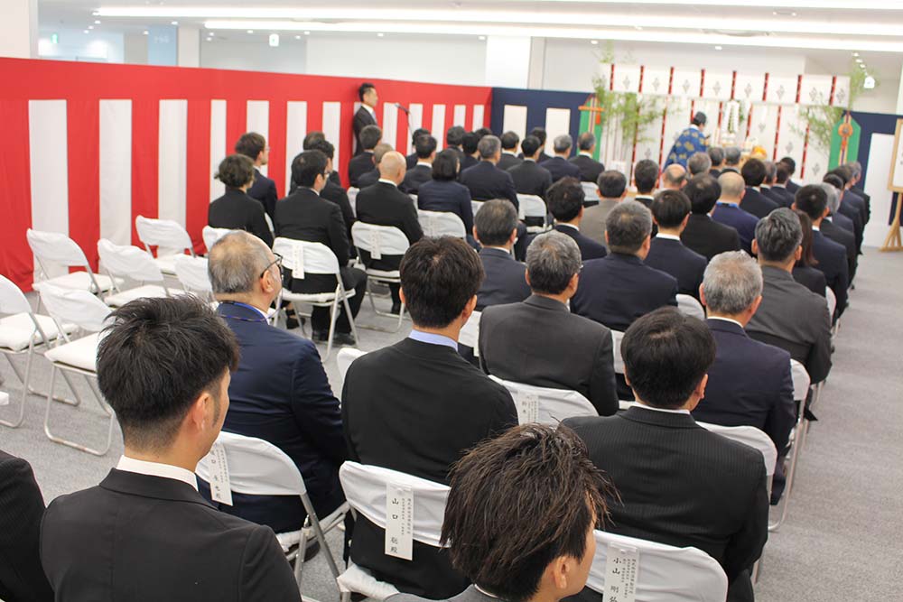 2日に開いた竣工式