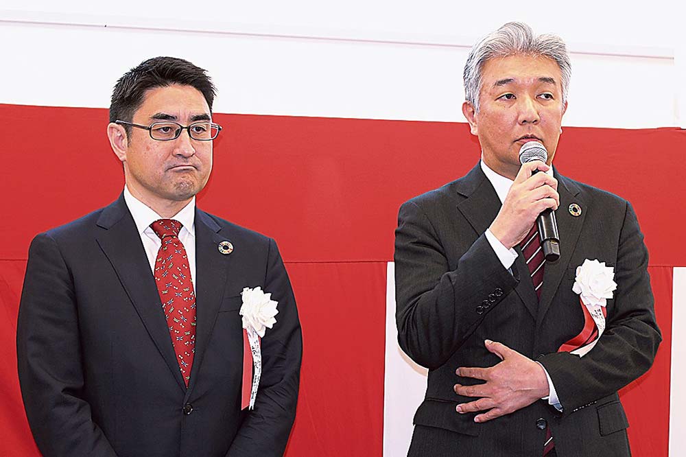 細田社長（右）と南部執行役