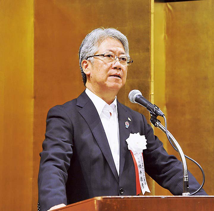 25年度の事業計画などを話す橋本会長