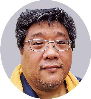 日々業務に励む隅屋洋平さん