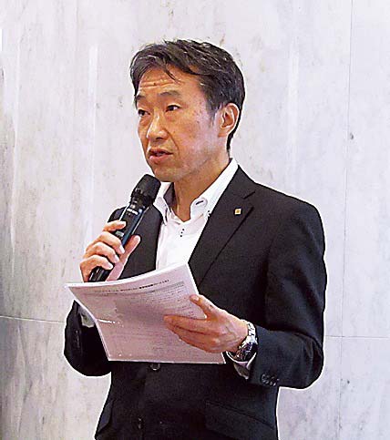 説明する前田氏