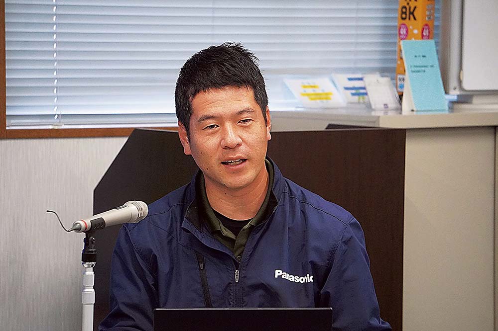 講演する牧野部長