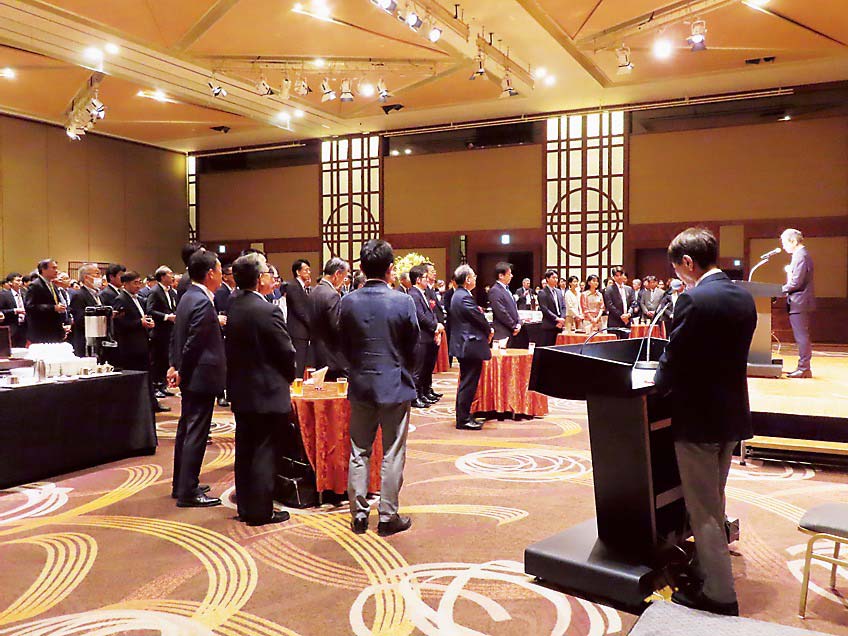 約300人の来賓、会員が参加した