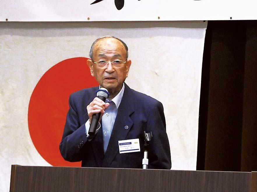 あいさつする北原前副会長